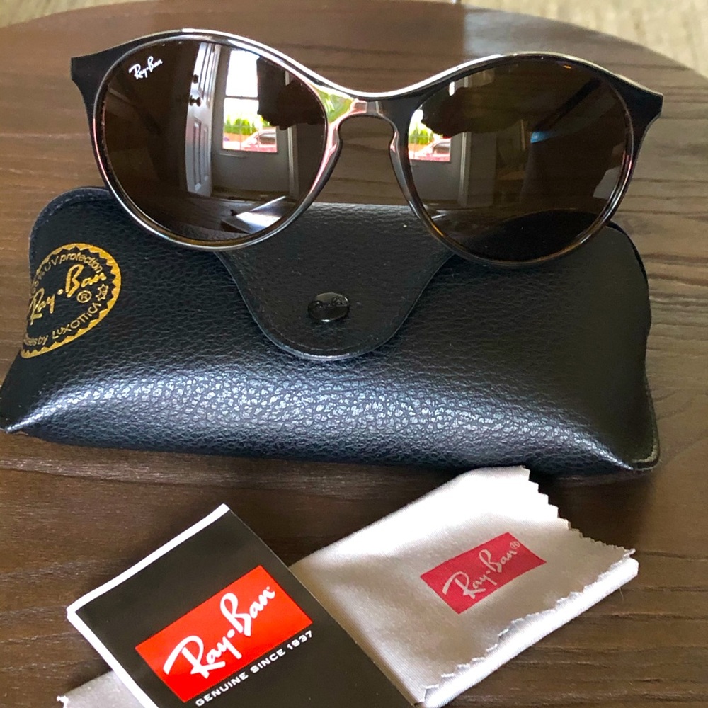 Ray Ban RB4371 Tortise NEW with accessories.